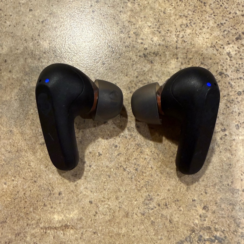 Skullcandy S2RLWL Rail True Wireless Bluetooth in-ear Headphones w/ Case Tested - Picture 3 of 8